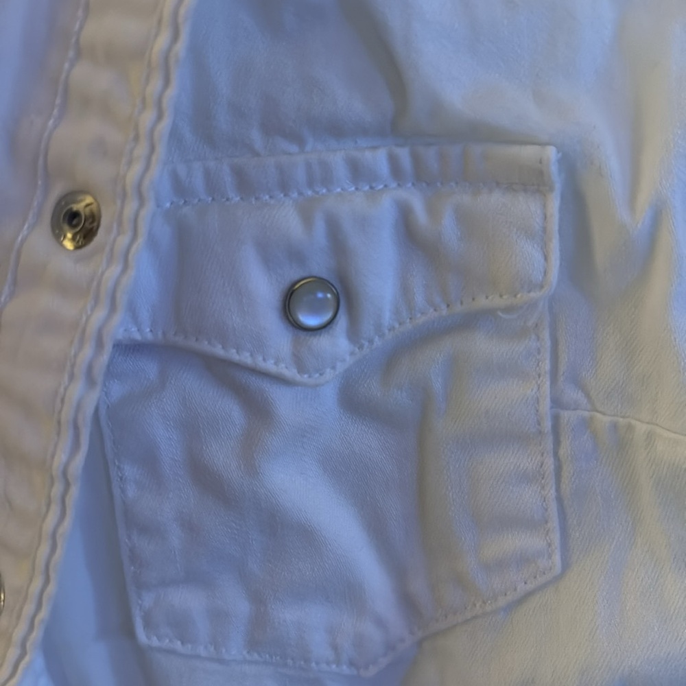 Levi’s long sleeve women’s white pearl button down shirt - Picture 4 of 6